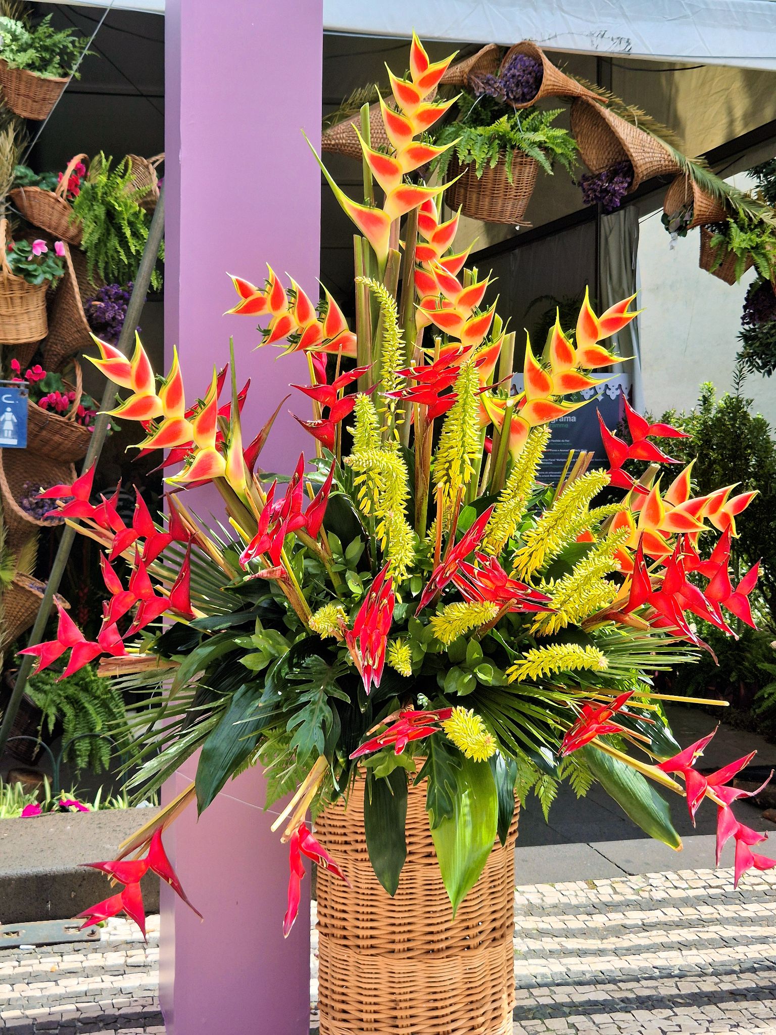 In Pavillons kann man wunderschöne Blumenarrangements bewundern.